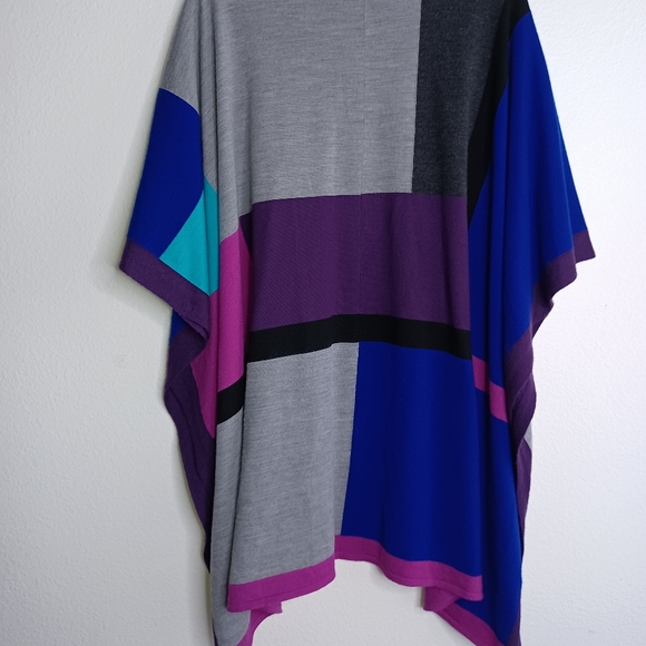 Perse by Carlile color block cape. - Picture 2 of 4